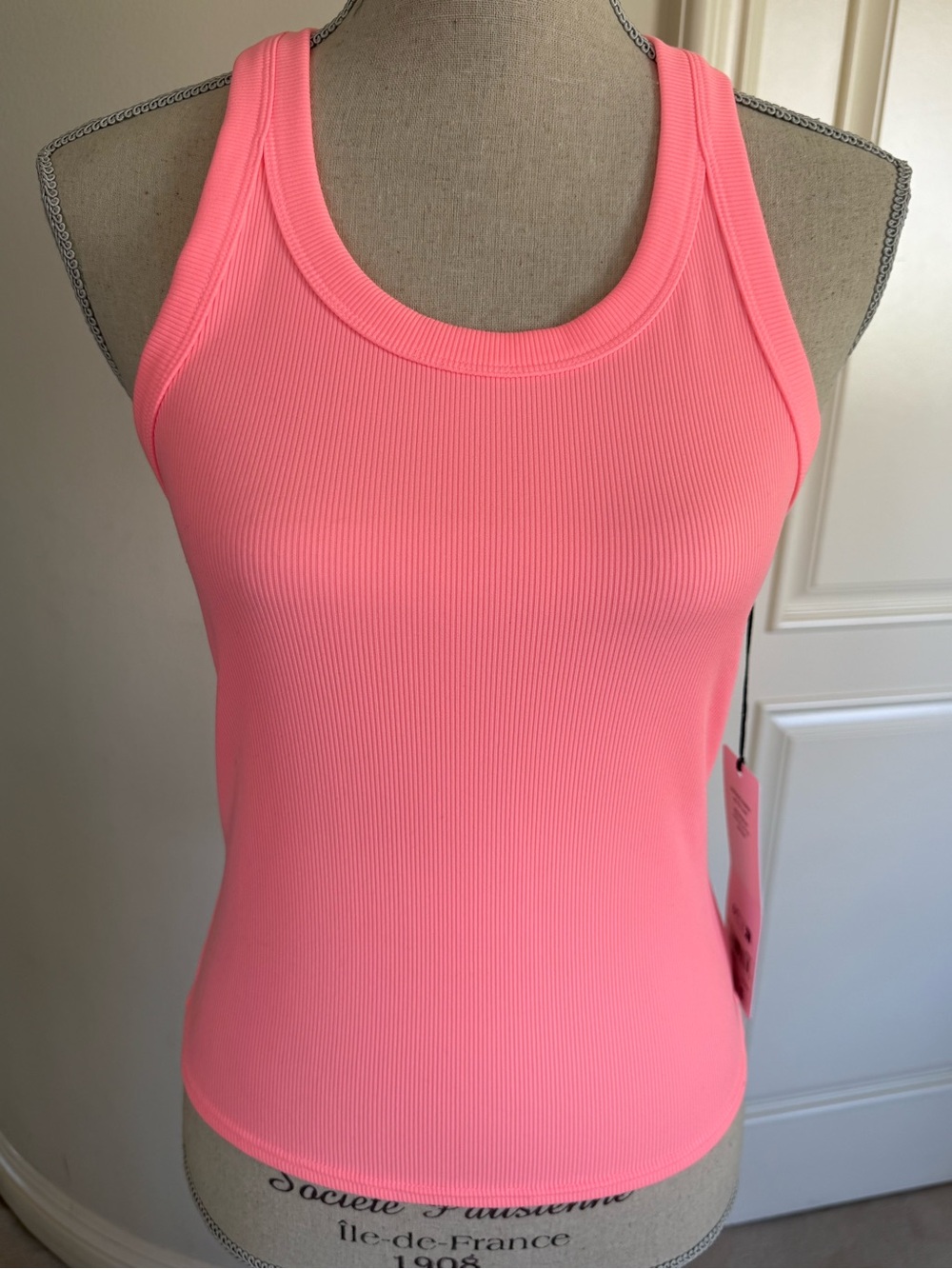 ALO Yoga Goddess Ribbed Go-To Tank -
In SOLD OUT Neon Bubblegum